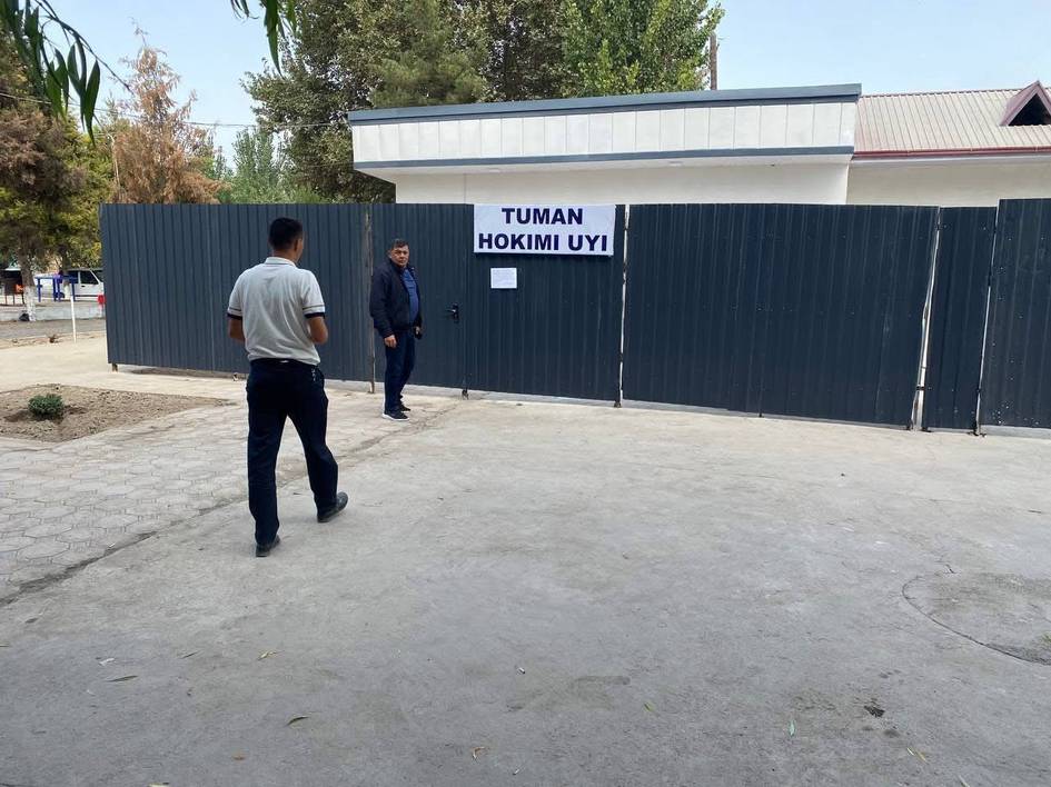 “Sizning qaroringiz tufayli uysiz qoldik”. Norin hokimining konteyner uyiga shu mazmunda xat qoldirildi